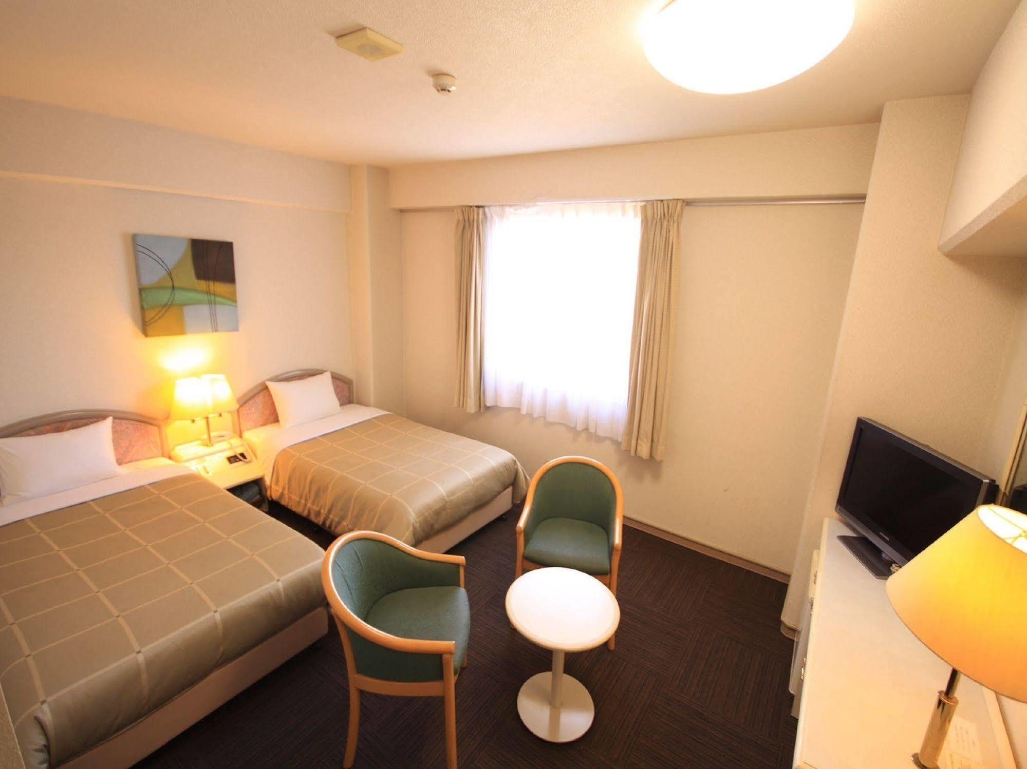 Hotel Route-Inn Kitamatsudo Ekimae Bagian luar foto